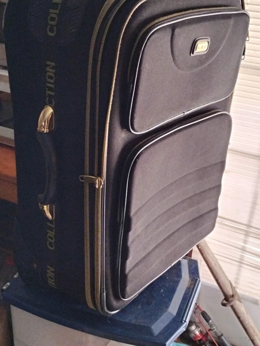 Collection B Black Full Size&Gold Trim